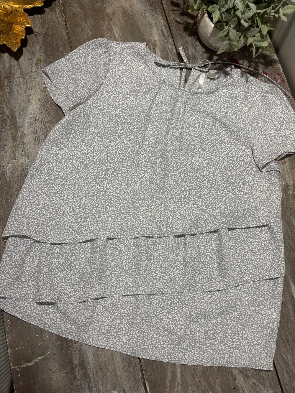 LC Lauren Conrad Light Gray Floral Tiered Short-Sleeve Tunic
